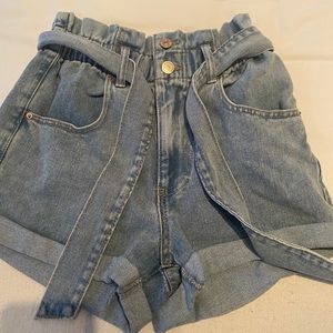 Hugh wasted denim shorts